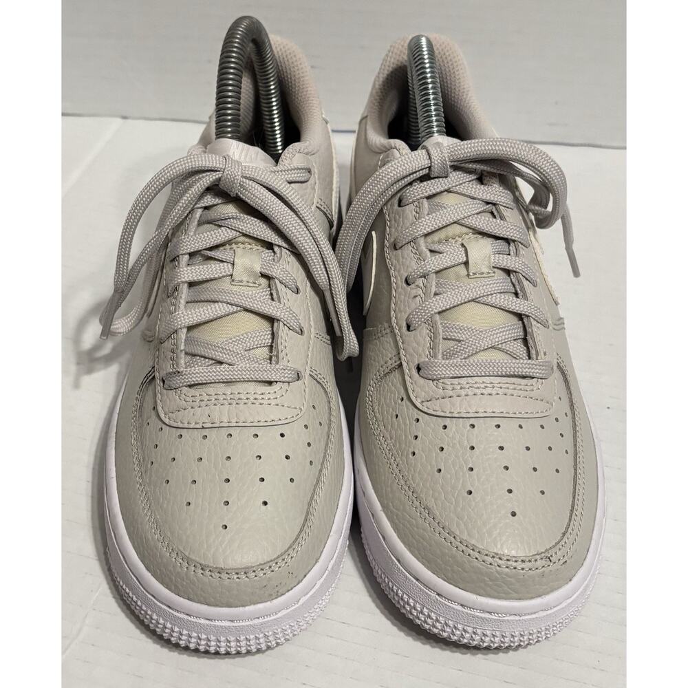 Nike Air Force 1 Light Bone Size 5Y Woman’s 7